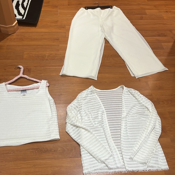 Ladies three-piece suit - Picture 8 of 13